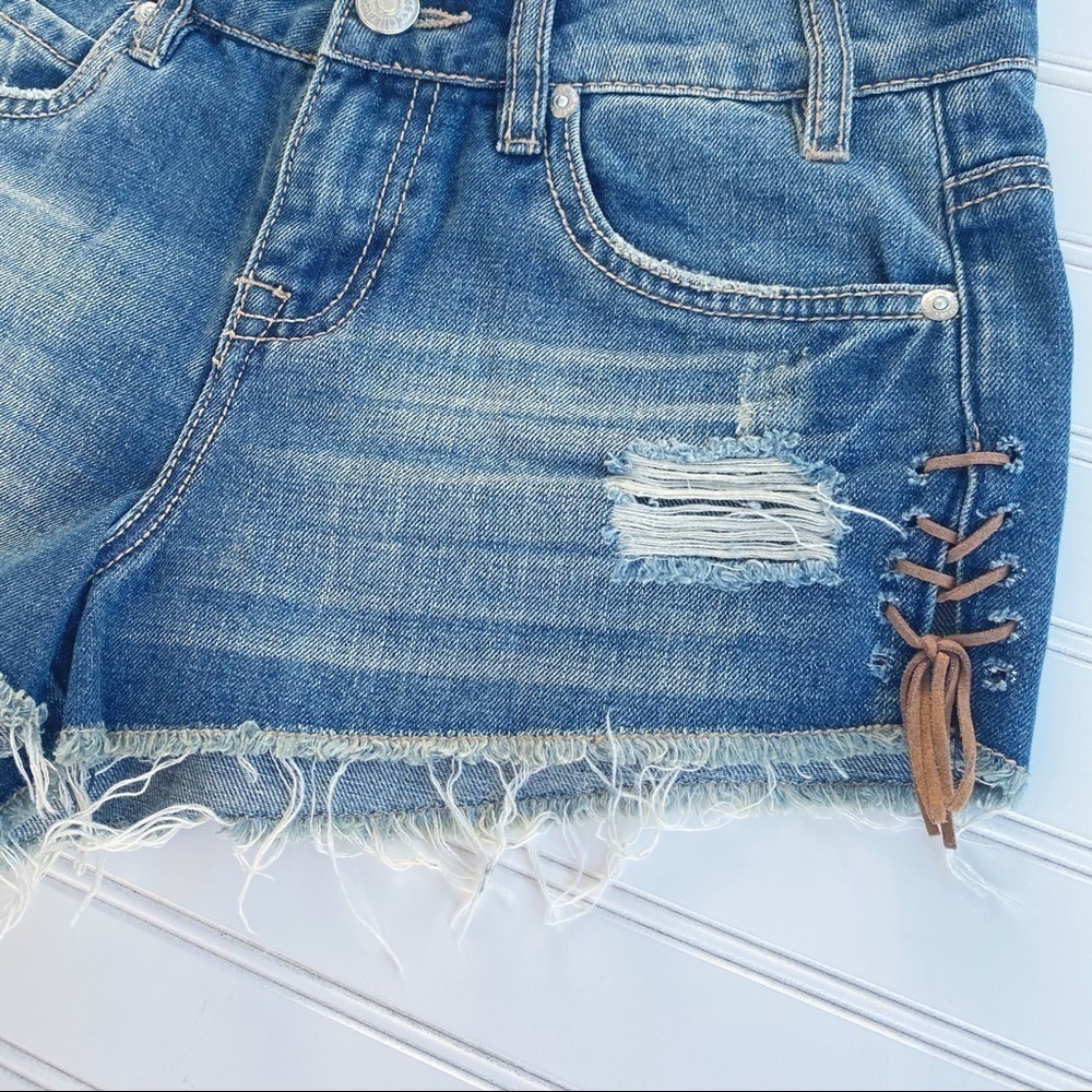 Dollhouse Hi Rise jean shorts, side ties Size 3 - Picture 4 of 11